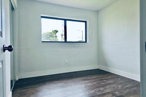 Casa en venta en Miami Gardens, Florida, 4 dormitorios, 181.9 m2 № 1728695 - foto 10