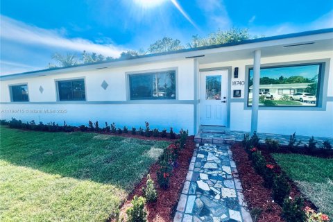 Casa en venta en Miami Gardens, Florida, 4 dormitorios, 181.9 m2 № 1728695 - foto 1