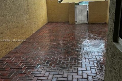 Townhouse in Homestead, Florida 3 bedrooms, 155.15 sq.m. № 2172970 - photo 12