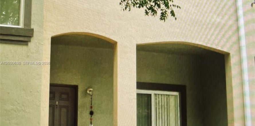 Townhouse in Homestead, Florida 3 bedrooms, 155.15 sq.m. № 2172970
