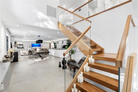 Villa ou maison à Fort Lauderdale, Floride 5 chambres, 374.95 m2 № 2147370
