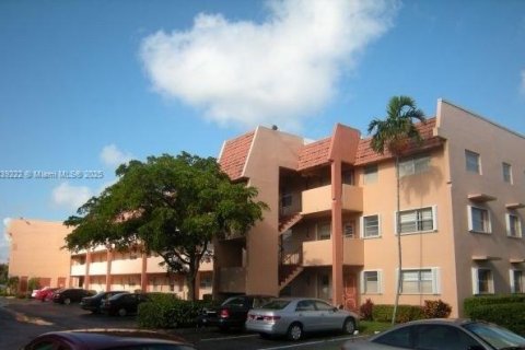 Condo in Margate, Florida, 2 bedrooms  № 1828312 - photo 1