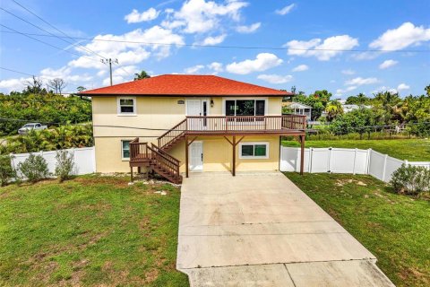House in Punta Gorda, Florida 3 bedrooms, 208.1 sq.m. № 2197111