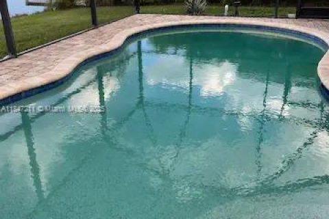 Casa en venta en Cape Coral, Florida, 3 dormitorios № 2022339 - foto 11