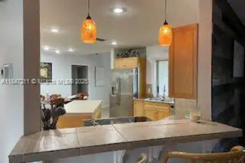 Casa en venta en Cape Coral, Florida, 3 dormitorios № 2022339 - foto 7