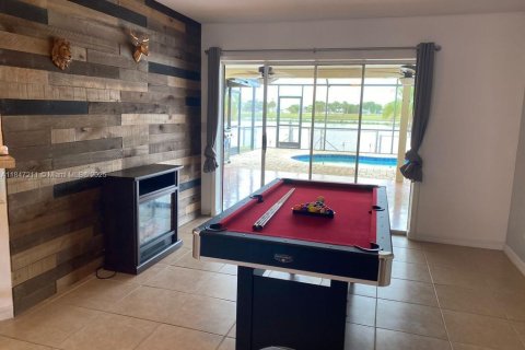 Casa en venta en Cape Coral, Florida, 3 dormitorios № 2022339 - foto 12