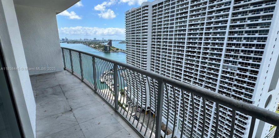 Condo in Miami, Florida, 1 bedroom № 1882098
