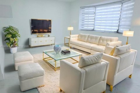 House in West Park, Florida 3 bedrooms, 157.93 sq.m. № 1975970 - photo 4