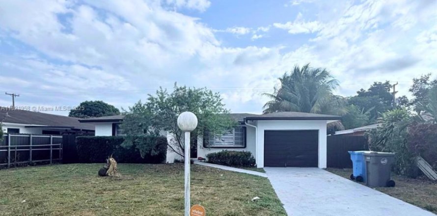 House in West Park, Florida 3 bedrooms, 157.93 sq.m. № 1975970