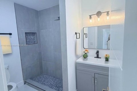 House in West Park, Florida 3 bedrooms, 157.93 sq.m. № 1975970 - photo 8