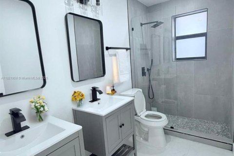 House in West Park, Florida 3 bedrooms, 157.93 sq.m. № 1975970 - photo 10