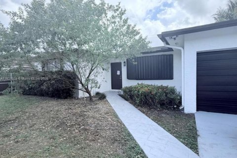 House in West Park, Florida 3 bedrooms, 157.93 sq.m. № 1975970 - photo 3