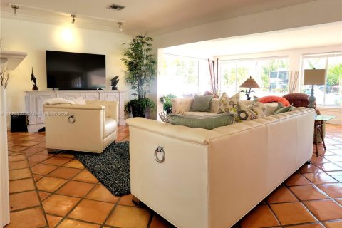 House in Pompano Beach, Florida 3 bedrooms, 192.59 sq.m. № 1924571 - photo 2