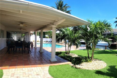 House in Pompano Beach, Florida 3 bedrooms, 192.59 sq.m. № 1924571 - photo 20