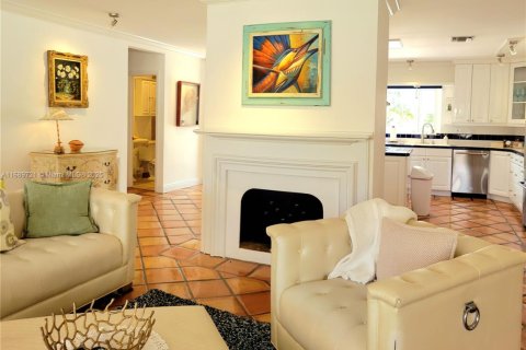 House in Pompano Beach, Florida 3 bedrooms, 192.59 sq.m. № 1924571 - photo 7