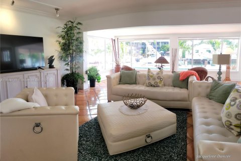 House in Pompano Beach, Florida 3 bedrooms, 192.59 sq.m. № 1924571 - photo 3