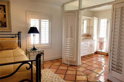 House in Pompano Beach, Florida 3 bedrooms, 192.59 sq.m. № 1924571 - photo 22