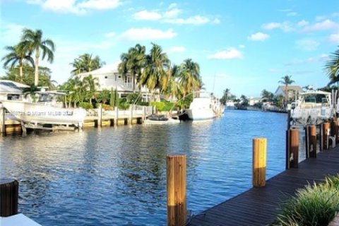 House in Pompano Beach, Florida 3 bedrooms, 192.59 sq.m. № 1924571 - photo 18