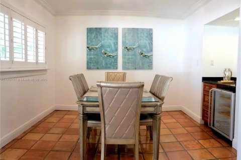 House in Pompano Beach, Florida 3 bedrooms, 192.59 sq.m. № 1924571 - photo 6