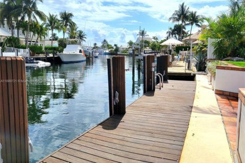 House in Pompano Beach, Florida 3 bedrooms, 192.59 sq.m. № 1924571 - photo 15