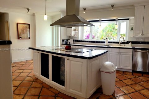 House in Pompano Beach, Florida 3 bedrooms, 192.59 sq.m. № 1924571 - photo 27