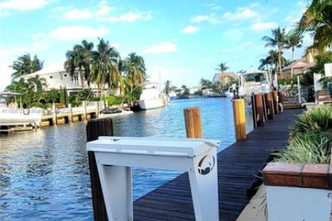 House in Pompano Beach, Florida 3 bedrooms, 192.59 sq.m. № 1924571 - photo 19