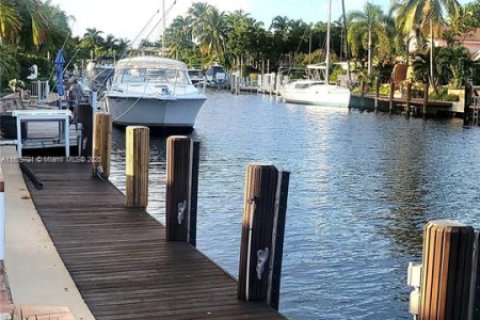 House in Pompano Beach, Florida 3 bedrooms, 192.59 sq.m. № 1924571 - photo 17