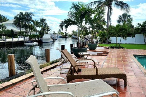 House in Pompano Beach, Florida 3 bedrooms, 192.59 sq.m. № 1924571 - photo 16