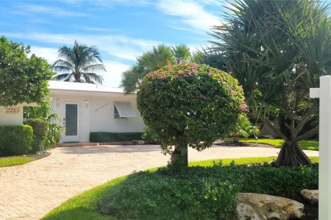 House in Pompano Beach, Florida 3 bedrooms, 192.59 sq.m. № 1924571 - photo 1