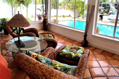 House in Pompano Beach, Florida 3 bedrooms, 192.59 sq.m. № 1924571 - photo 11