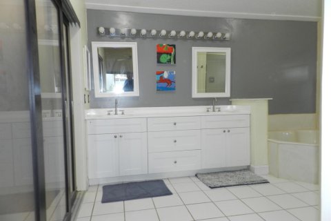Villa ou maison à vendre à West Palm Beach, Floride: 2 chambres, 194.44 m2 № 2077521 - photo 14