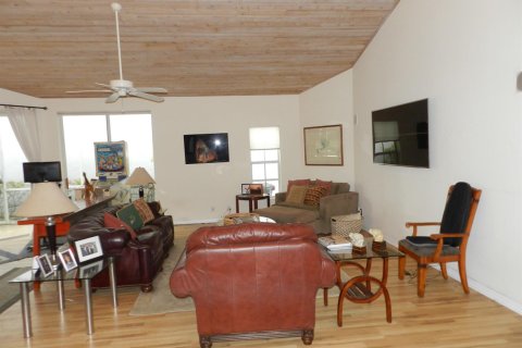 Villa ou maison à vendre à West Palm Beach, Floride: 2 chambres, 194.44 m2 № 2077521 - photo 2