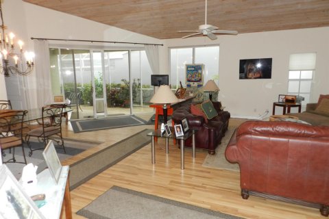 Villa ou maison à vendre à West Palm Beach, Floride: 2 chambres, 194.44 m2 № 2077521 - photo 3