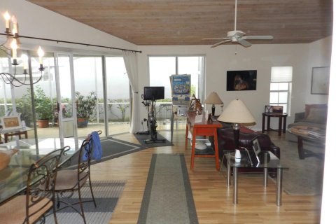 Villa ou maison à vendre à West Palm Beach, Floride: 2 chambres, 194.44 m2 № 2077521 - photo 4