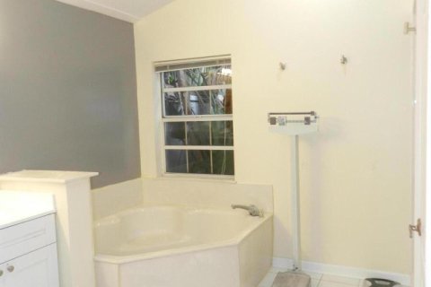 Villa ou maison à vendre à West Palm Beach, Floride: 2 chambres, 194.44 m2 № 2077521 - photo 15
