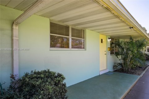 Copropriété à louer à Hollywood, Floride: 1 chambre, 81.75 m2 № 1999943 - photo 17