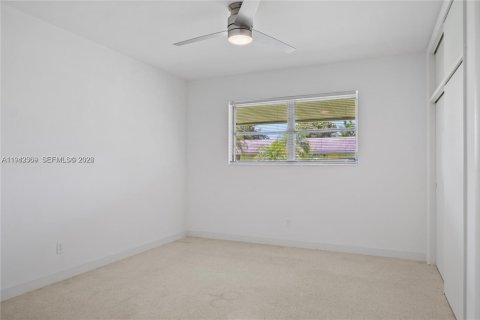 Copropriété à louer à Hollywood, Floride: 1 chambre, 81.75 m2 № 1999943 - photo 8