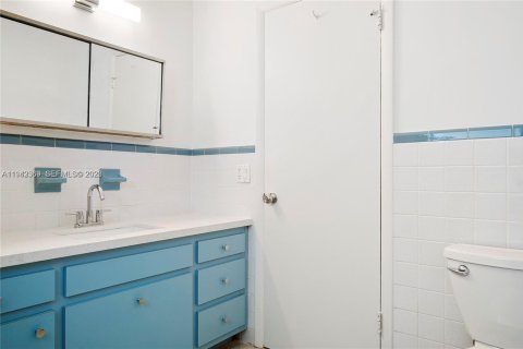 Copropriété à louer à Hollywood, Floride: 1 chambre, 81.75 m2 № 1999943 - photo 13