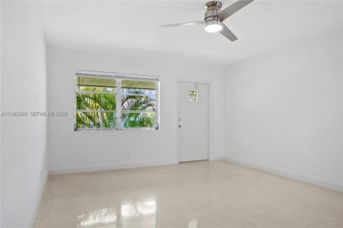 Copropriété à louer à Hollywood, Floride: 1 chambre, 81.75 m2 № 1999943 - photo 5