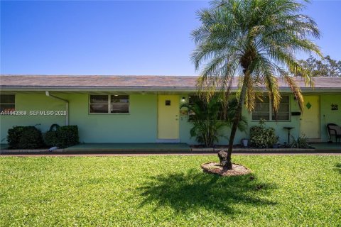 Copropriété à louer à Hollywood, Floride: 1 chambre, 81.75 m2 № 1999943 - photo 2