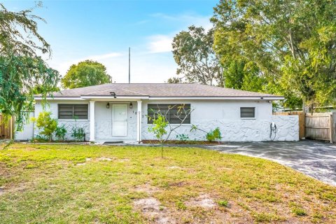Casa en alquiler en Clearwater, Florida, 4 dormitorios, 134.43 m2 № 1658280 - foto 1