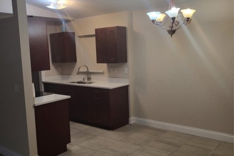 Villa ou maison à louer à North Lauderdale, Floride: 3 chambres, 150.5 m2 № 1182367 - photo 1