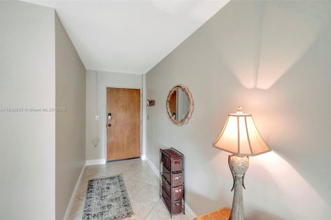 Купить кондоминиум в Майами, Флорида 2 спальни, 65.22м2, № 1943128 - фото 2