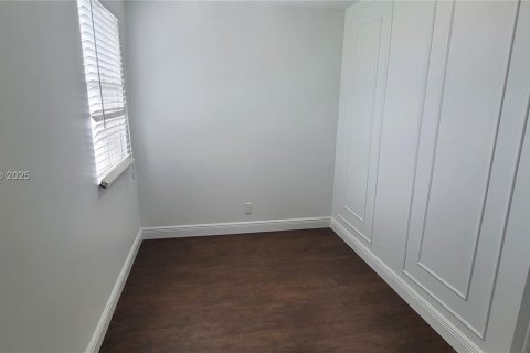 Casa en venta en Margate, Florida, 4 dormitorios, 208.38 m2 № 1865741 - foto 2