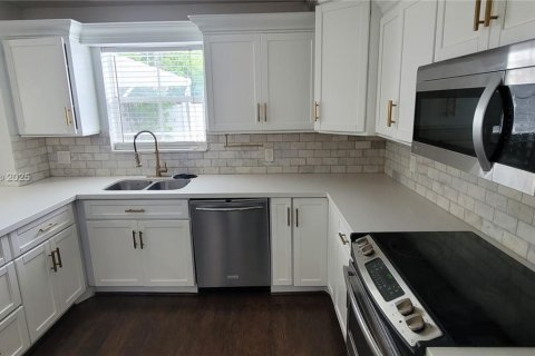 Casa en venta en Margate, Florida, 4 dormitorios, 208.38 m2 № 1865741 - foto 16
