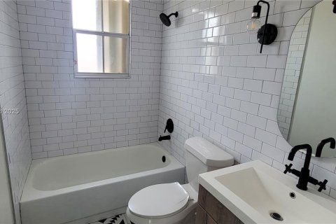 Casa en venta en Margate, Florida, 4 dormitorios, 208.38 m2 № 1865741 - foto 24