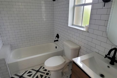 Casa en venta en Margate, Florida, 4 dormitorios, 208.38 m2 № 1865741 - foto 18