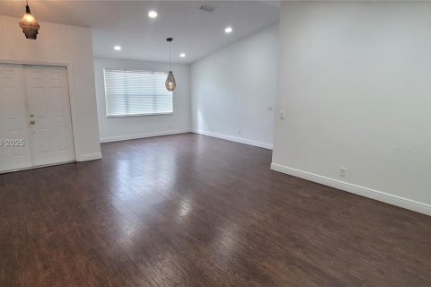 Casa en venta en Margate, Florida, 4 dormitorios, 208.38 m2 № 1865741 - foto 19