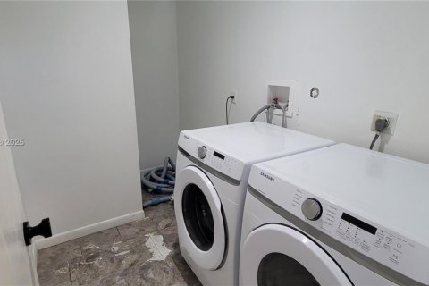 Casa en venta en Margate, Florida, 4 dormitorios, 208.38 m2 № 1865741 - foto 21