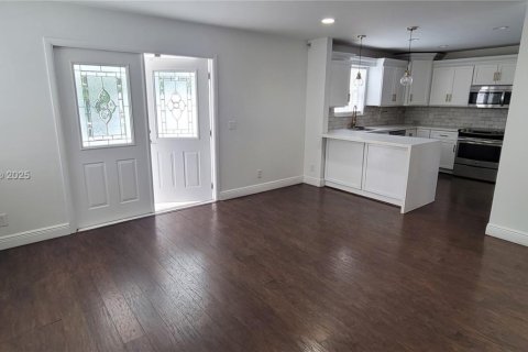 Casa en venta en Margate, Florida, 4 dormitorios, 208.38 m2 № 1865741 - foto 14